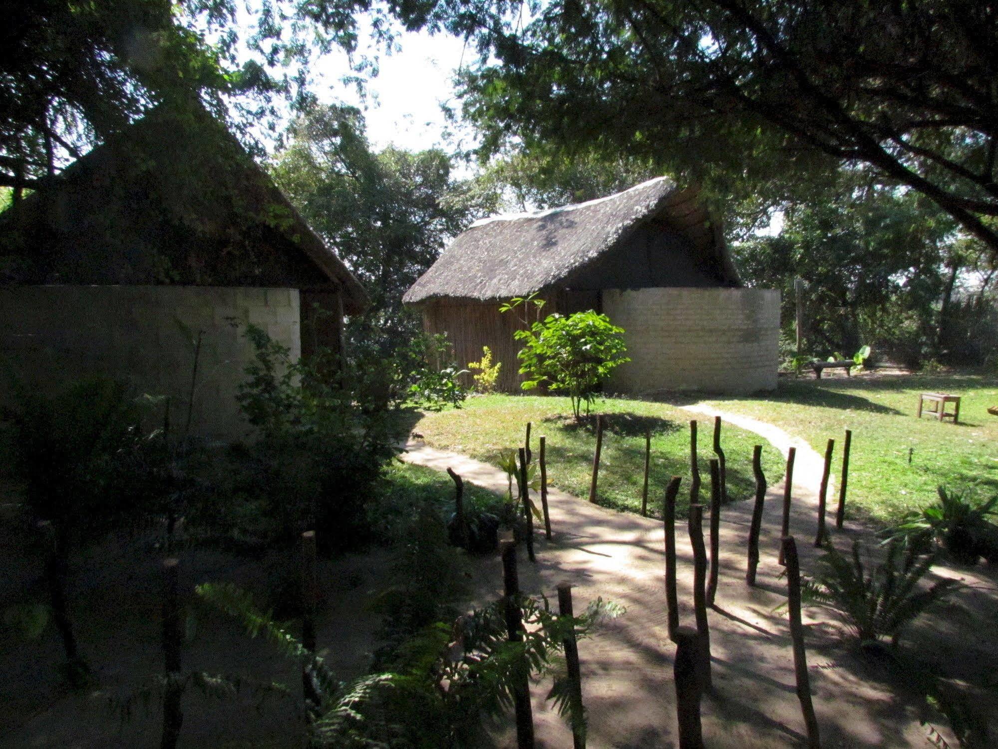Caprivi Houseboat Safari Lodge Katima Mulilo Zewnętrze zdjęcie